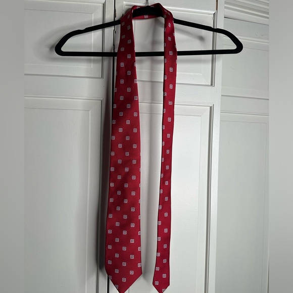 Brooks brother’s stain resistant tie red with blue and white pattern - Picture 1 of 3